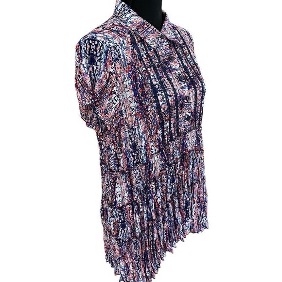 Pleated print polyester swing style shirt sleeved top with shark bite hem - Picture 4 of 4